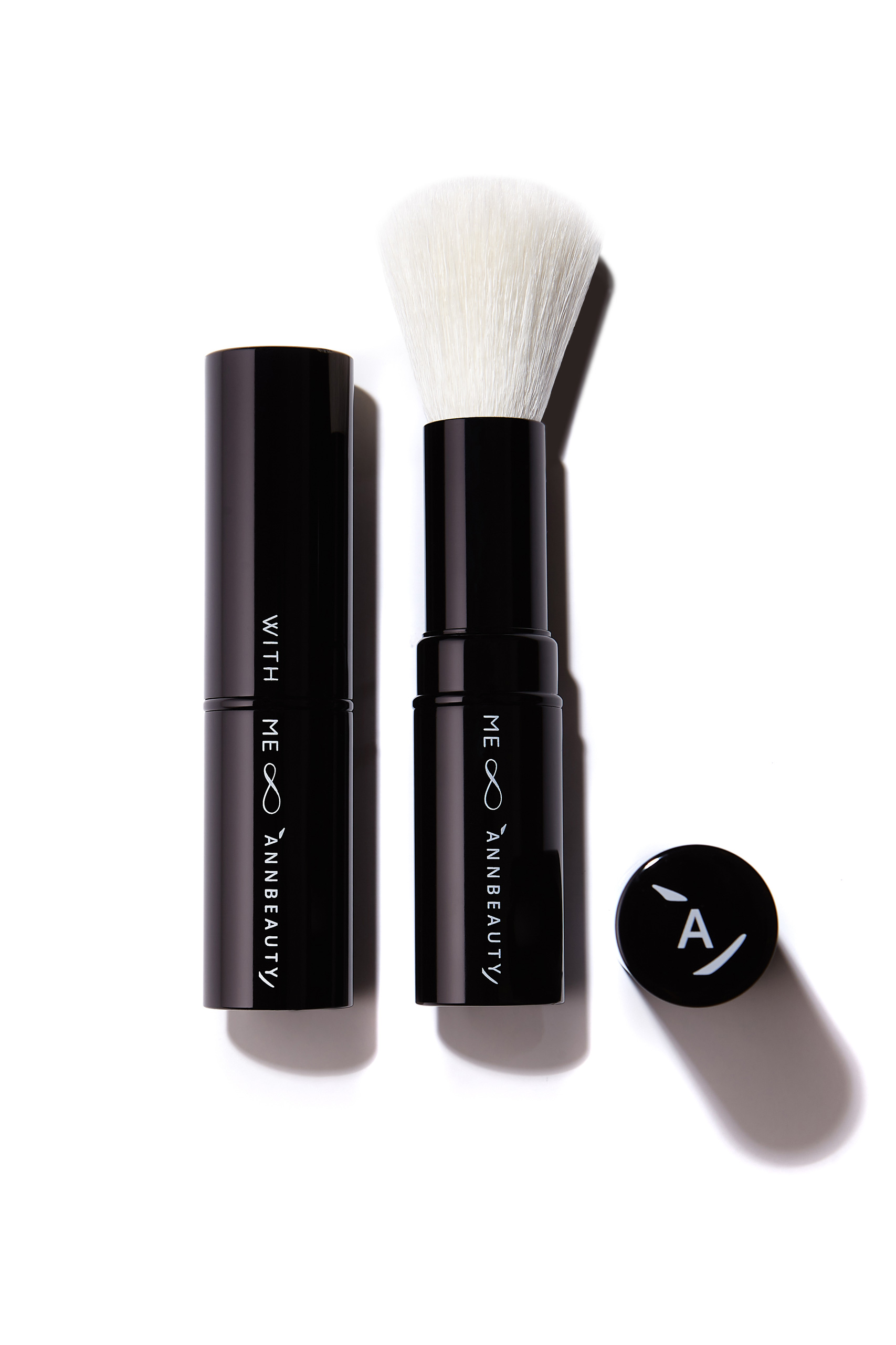 Компактная кисть для макияжа всегда с собой Annbeauty With Me Cheeks